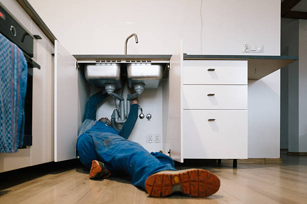 Professional Leak Detection technician working in Cedar Grove, FL